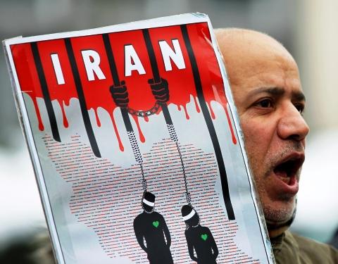 iran_hanging_protest_main