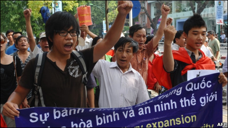 110717035843_vi_hanoi_demo_466x262_afp