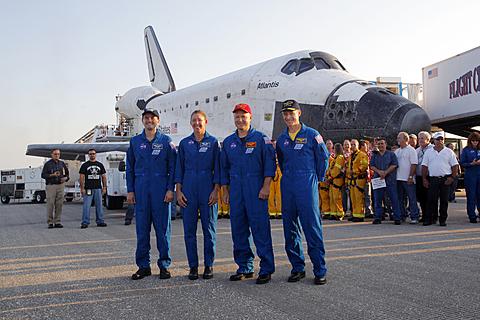 APShuttleLandingAtlantis21Jul2011-resizedpx480q100dpi96shp8